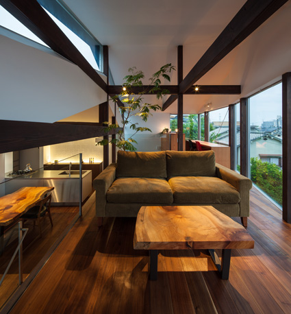 眺望のスキップハウス古木と一枚板の大阪の住宅設計